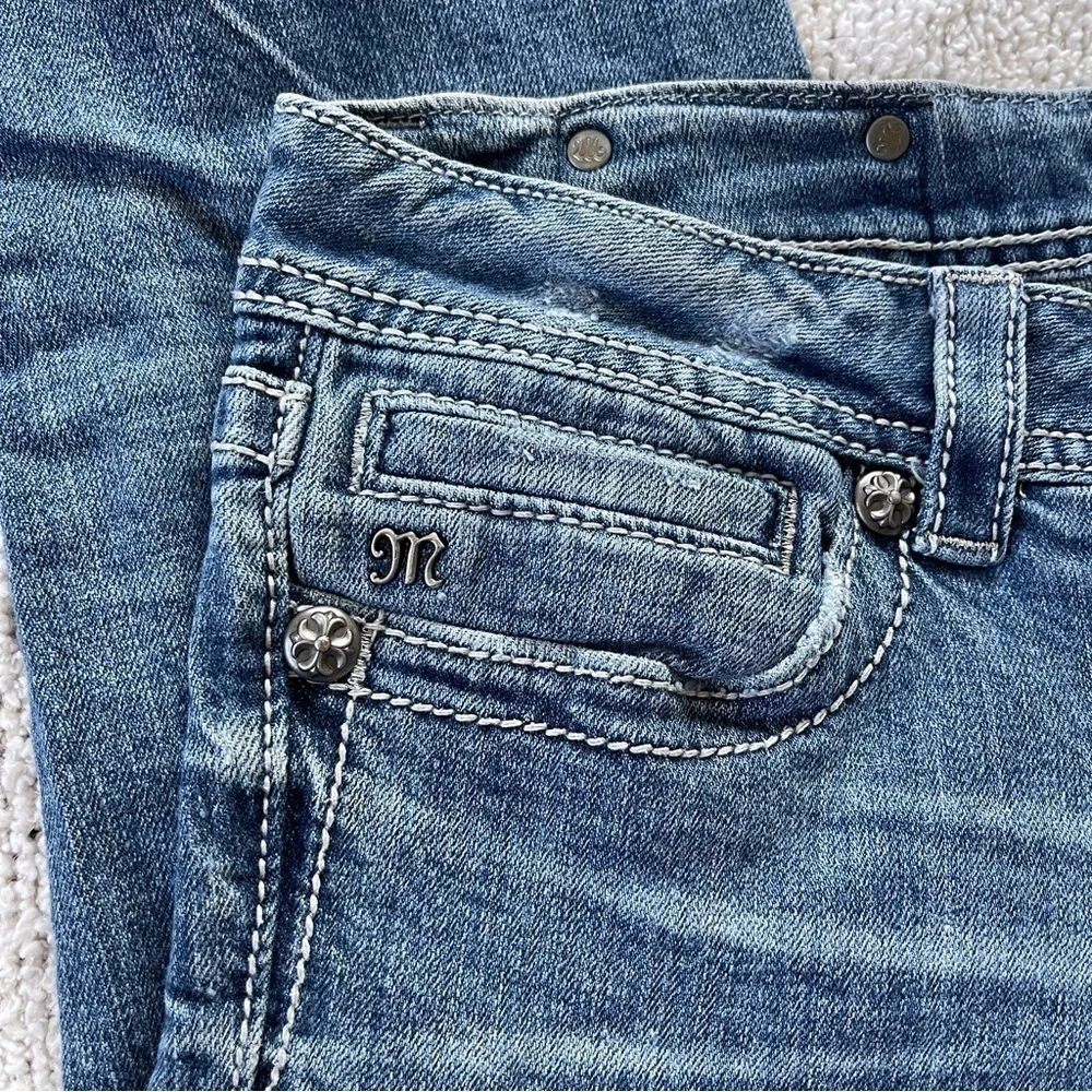 Miss Me Capri Jeans with embellished Wings Size 31 - Picture 9 of 11